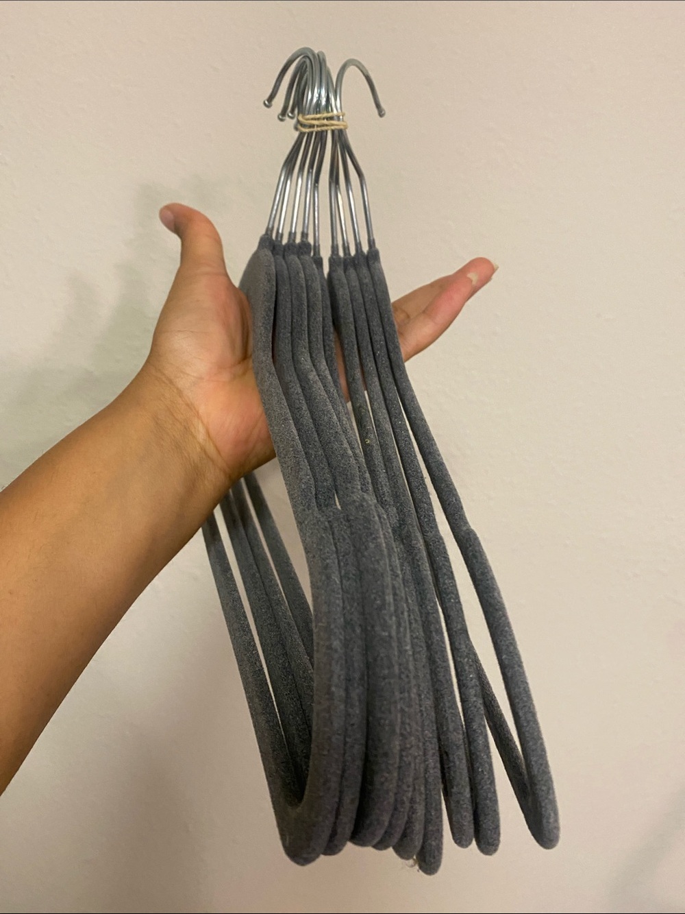 9 Velvet Hangers - Gray